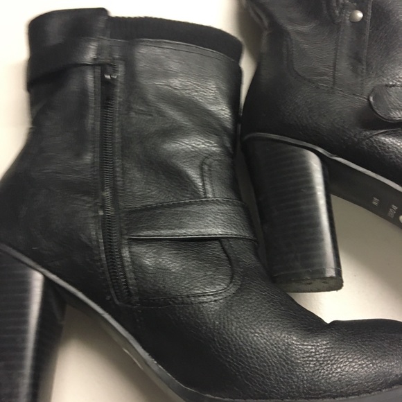 Guess Black Booties with Buckles & Front Sock NWOT - Picture 5 of 5